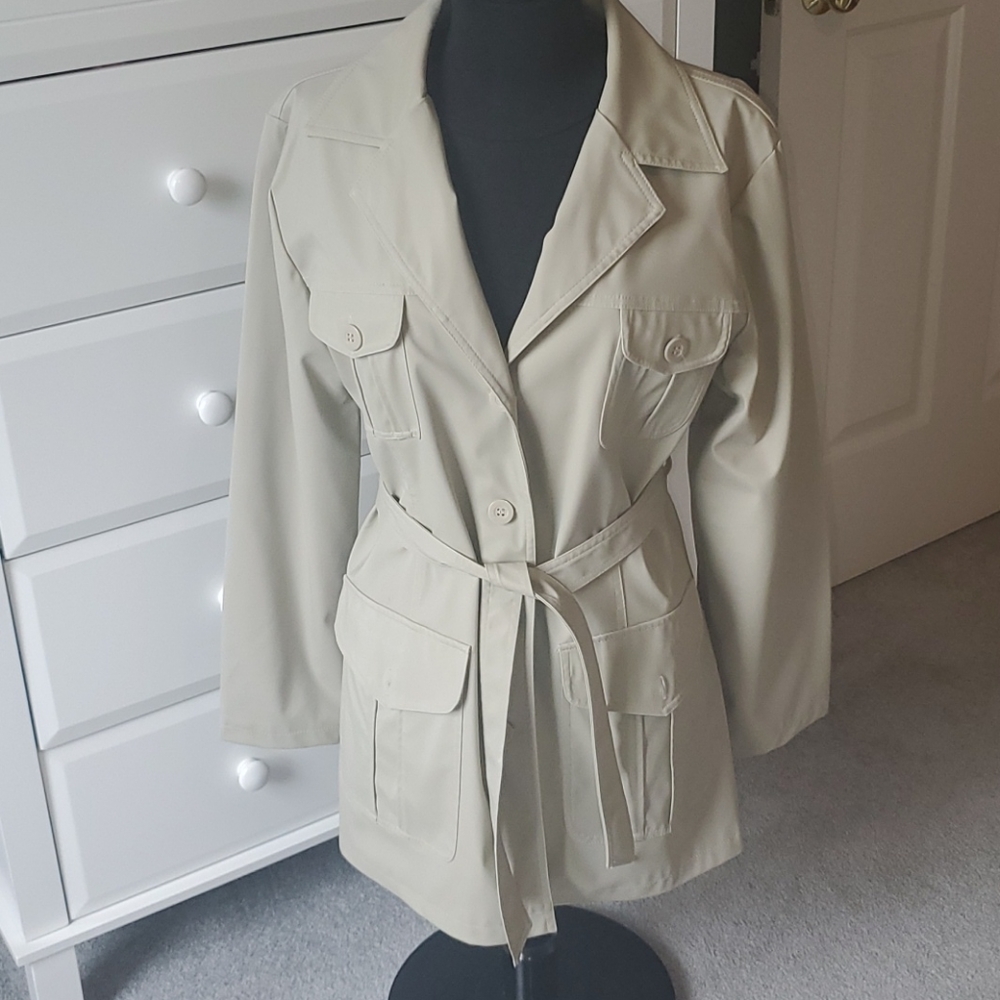 Women's Raincoat/Spring Jacket size Medium.